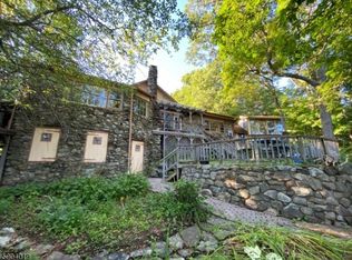 6 Rohs Rd, Oak Ridge, NJ 07438