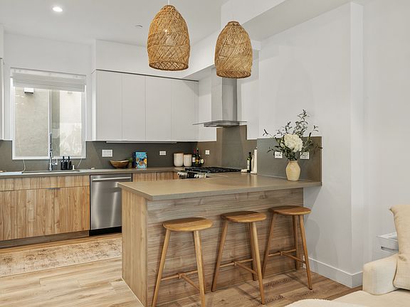 4th image of 4914 1/2 S Centinela Ave #1