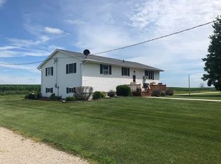 324 School St, Chadwick, IL 61014