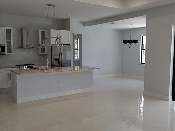 5th image of 1013 NE 7th Pl