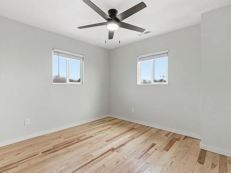 2831 E University St — Photo 17