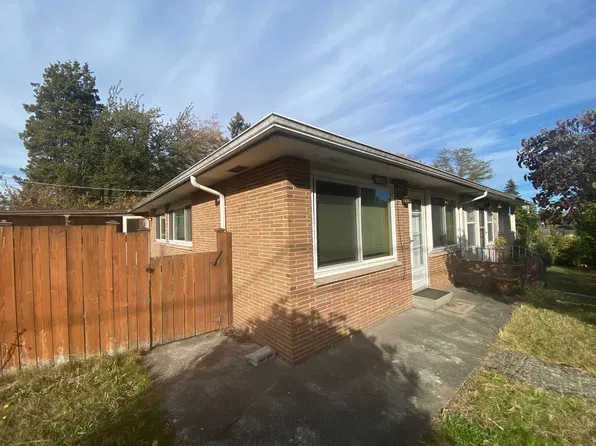 700 N 117th St, Seattle, WA 98133
