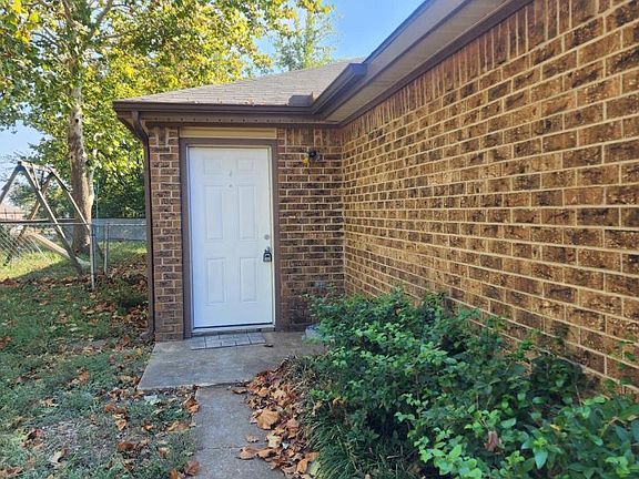 2nd image of 125 Prairie Creek Cir