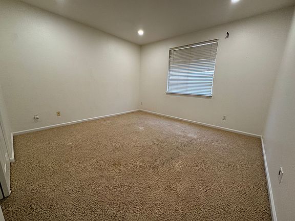 5th image of 37815 Fernwood Ct