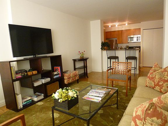 4th image of 1500 Lexington Ave APT 5B