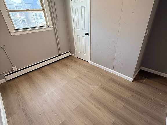 4th image of 144 Wakeman Ave #2L