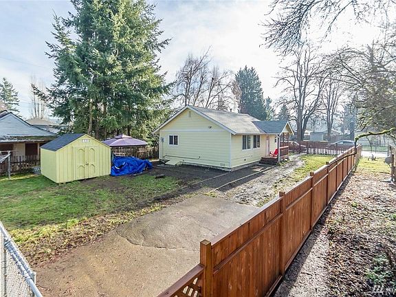 4th image of 909 7th St SE