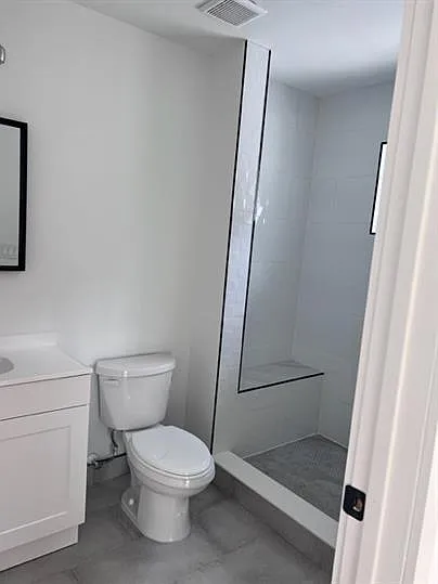 724 Seaport Dr — Photo 6