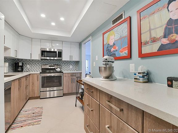 5th image of 9111 E Bay Harbor Dr #Penthouse