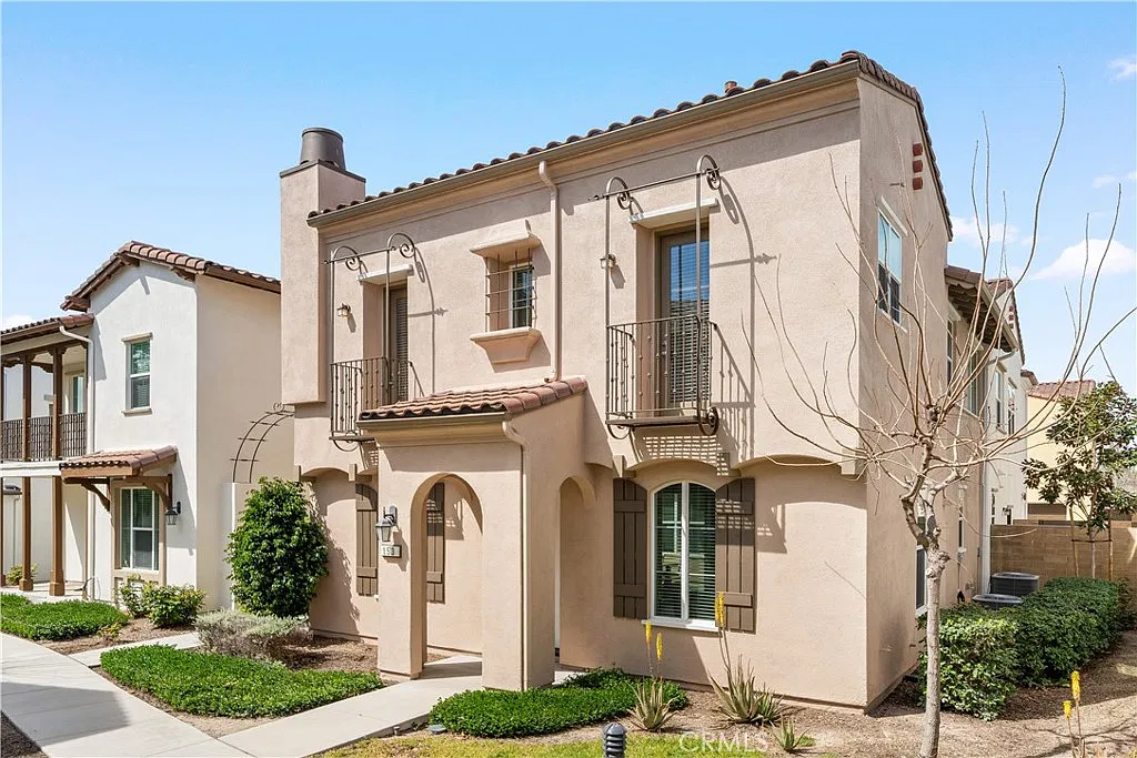 3 bed, 3.5 bath, 2134 sqft, $5,000 — Photo 2