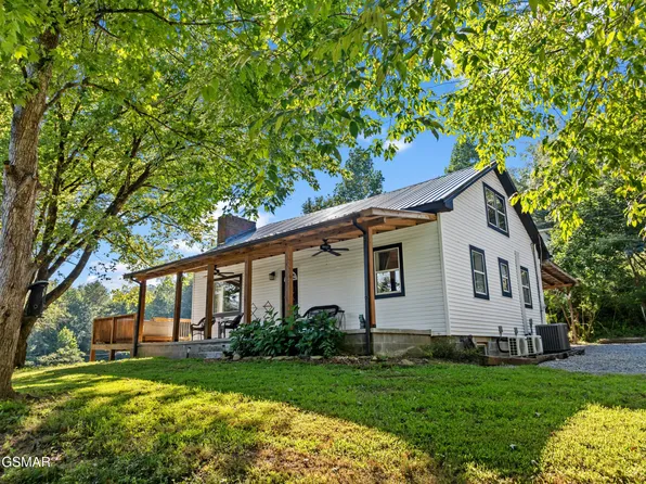 2059 Upper Middle Creek Rd, Sevierville, TN 37876