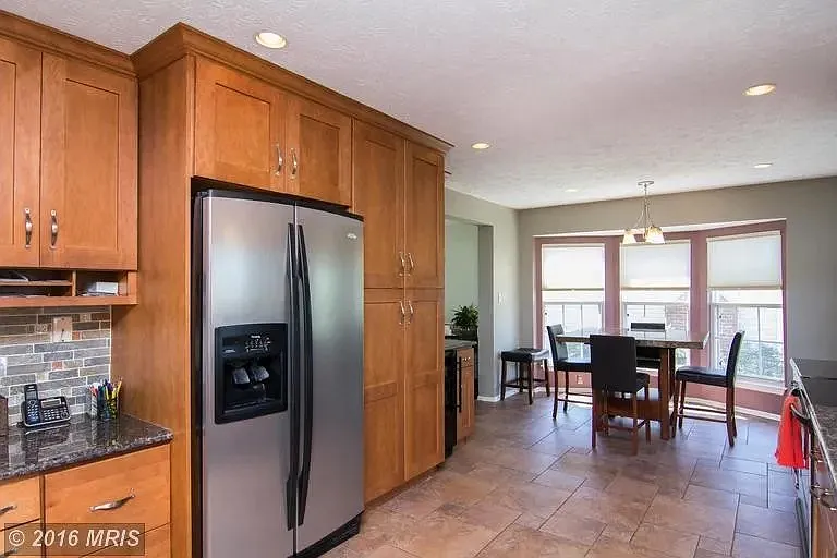 4 bed, 2.5 bath, 1820 sqft, $3,500 — Photo 2