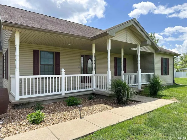 711 W 15th St, Johnston City, IL 62951
