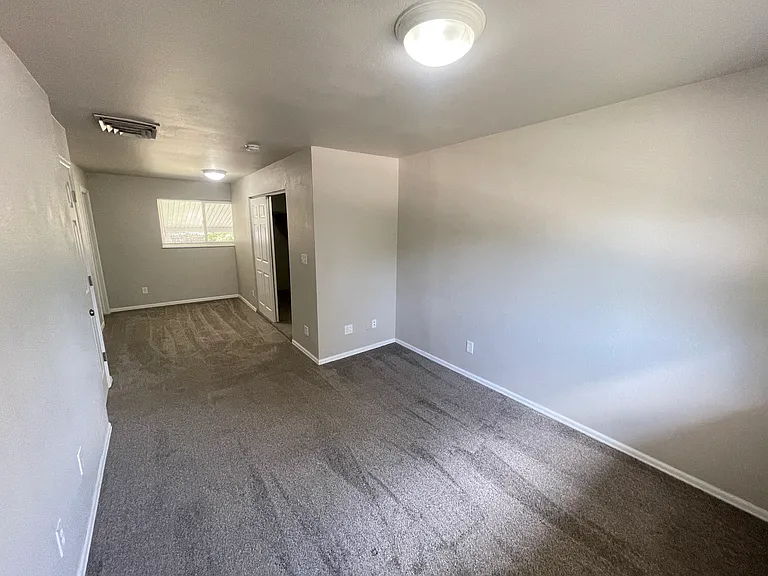 1539 Pratt St — Photo 10