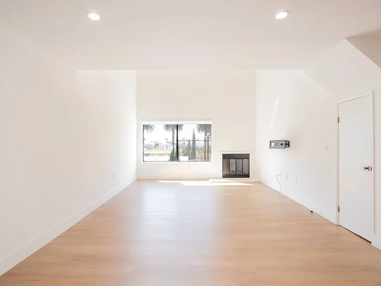 2123 Rodney Dr — Photo 11
