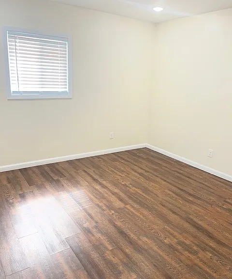 2020 Iowa Rd #B — Photo 4
