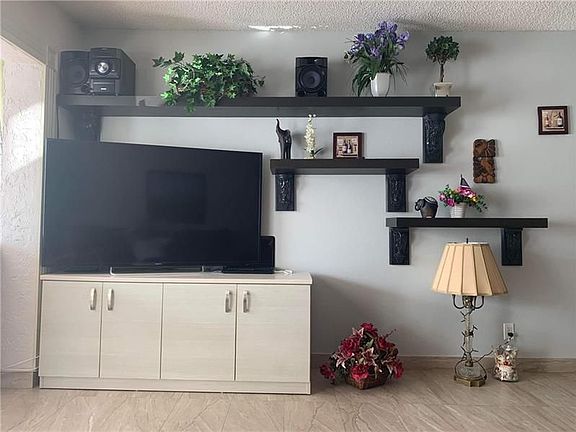 3rd image of 9440 SW 8th St APT 308