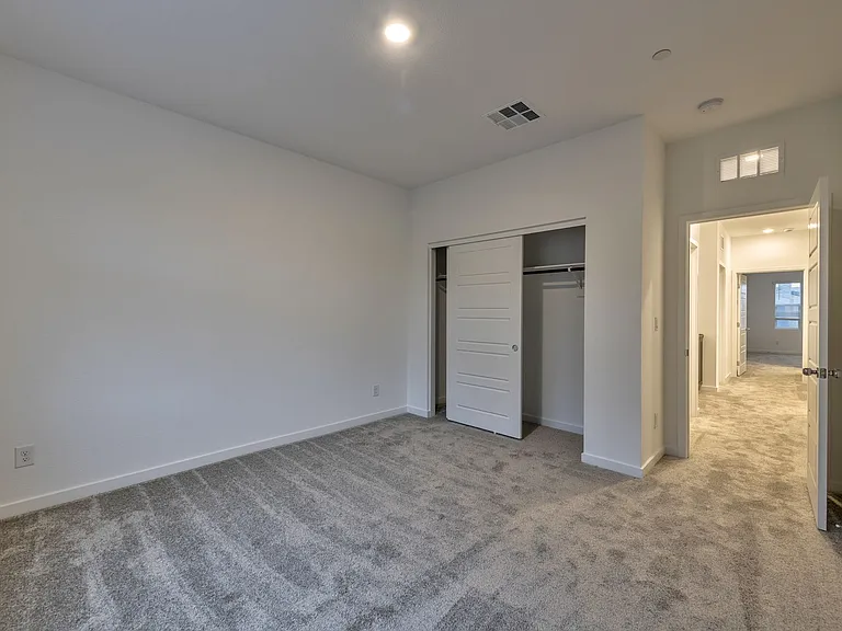 2553 Venetia Pointe St — Photo 8