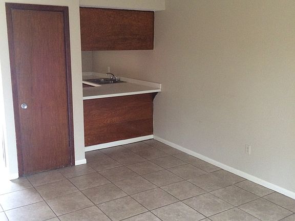 5th image of 808 Woodyard Dr APT 5