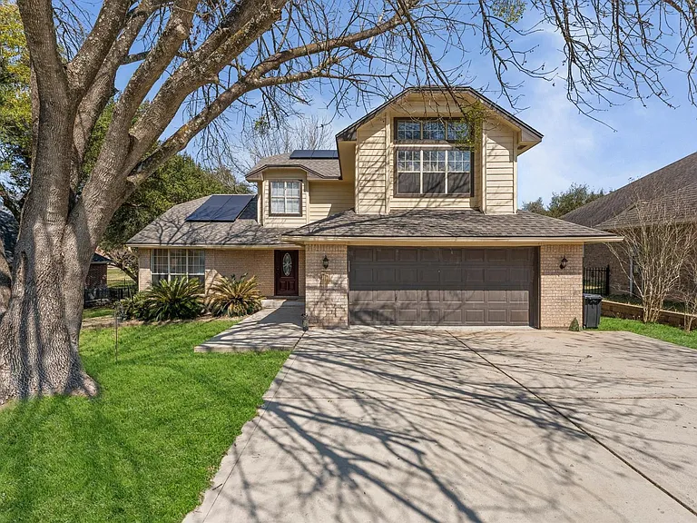 228 April Waters Dr W — Photo 3