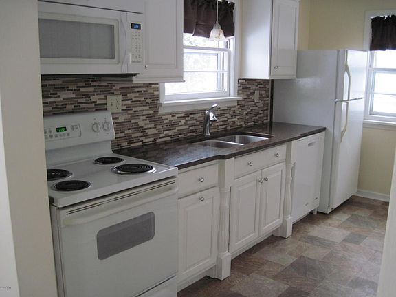 3rd image of 932 S Mears Ave