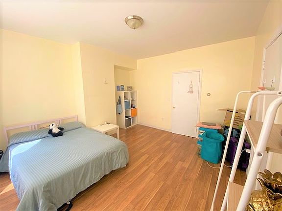 2nd image of 186 Hopkins Ave #B