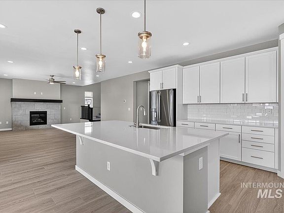 5th image of 2258 N Asner Ave