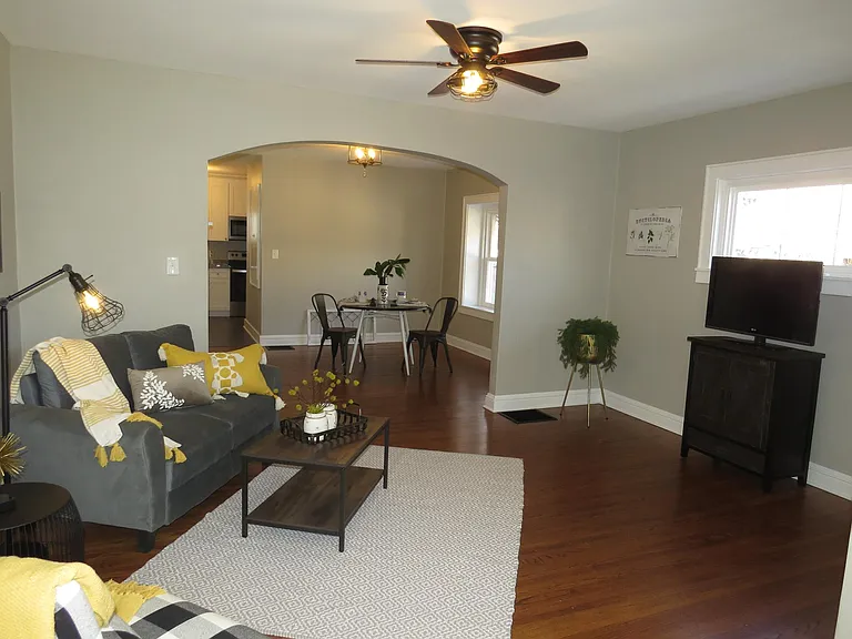 328 Sycamore St — Photo 7