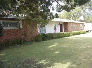 901 14th St, Shallowater, TX 79363