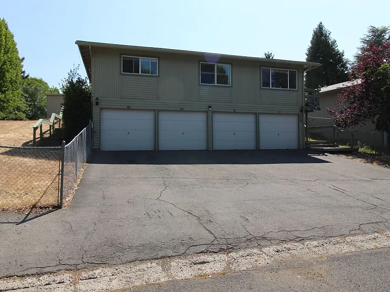 738-744 W Oregon Ave — Photo 1