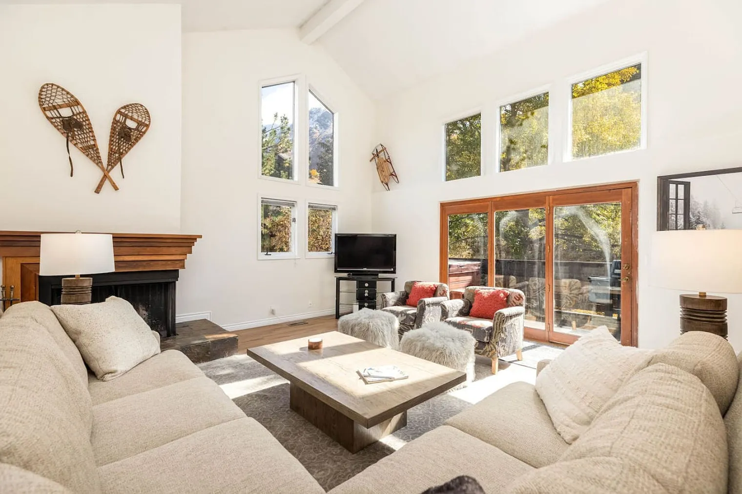 3 bed, 2.0 bath, 2098 sqft, $4,815 — Photo 1