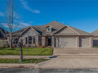 5304 62nd Pl, Rogers, AR 72758