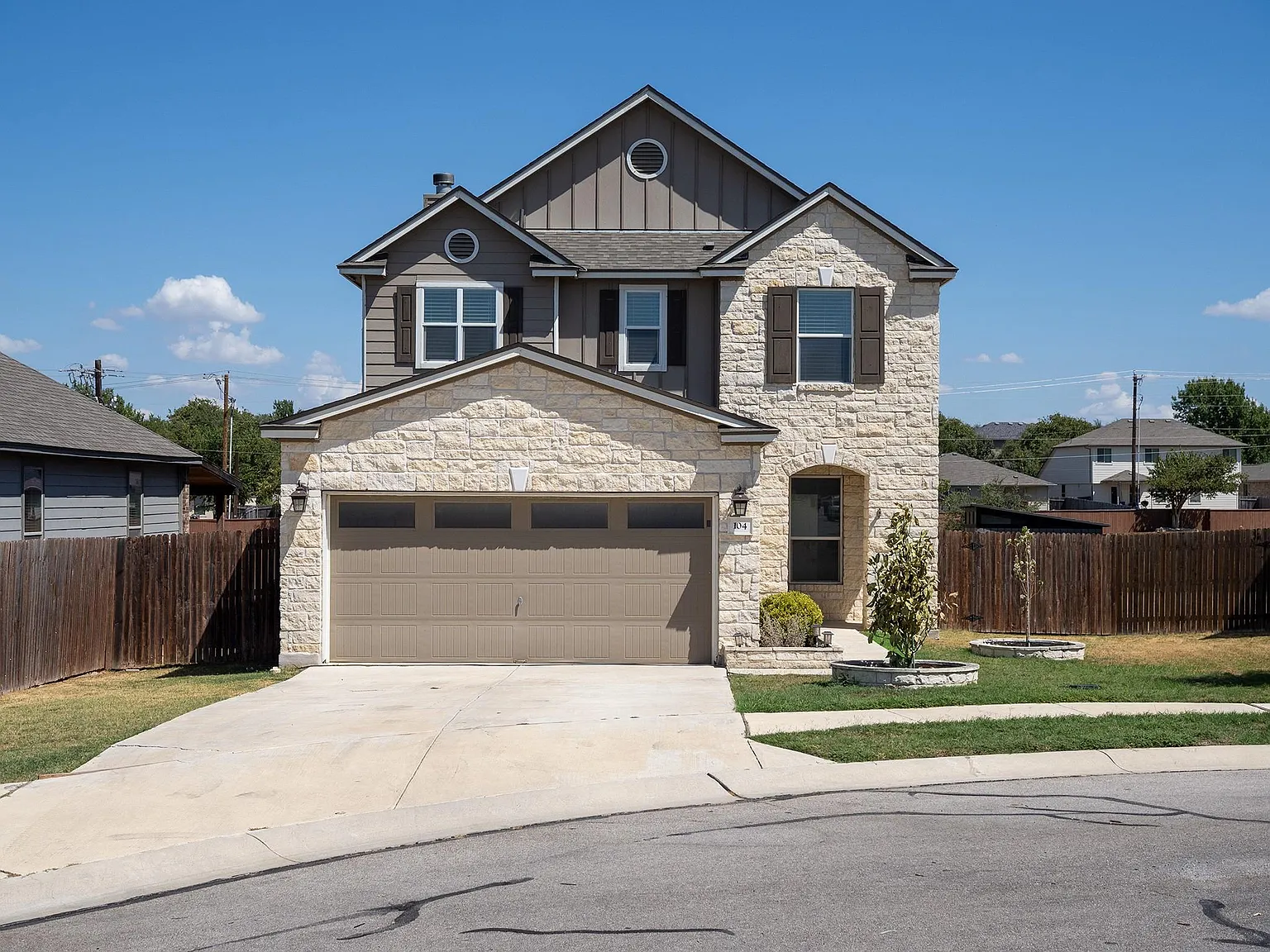 4 bed, 3.0 bath, 2557 sqft, $3,400 — Photo 2