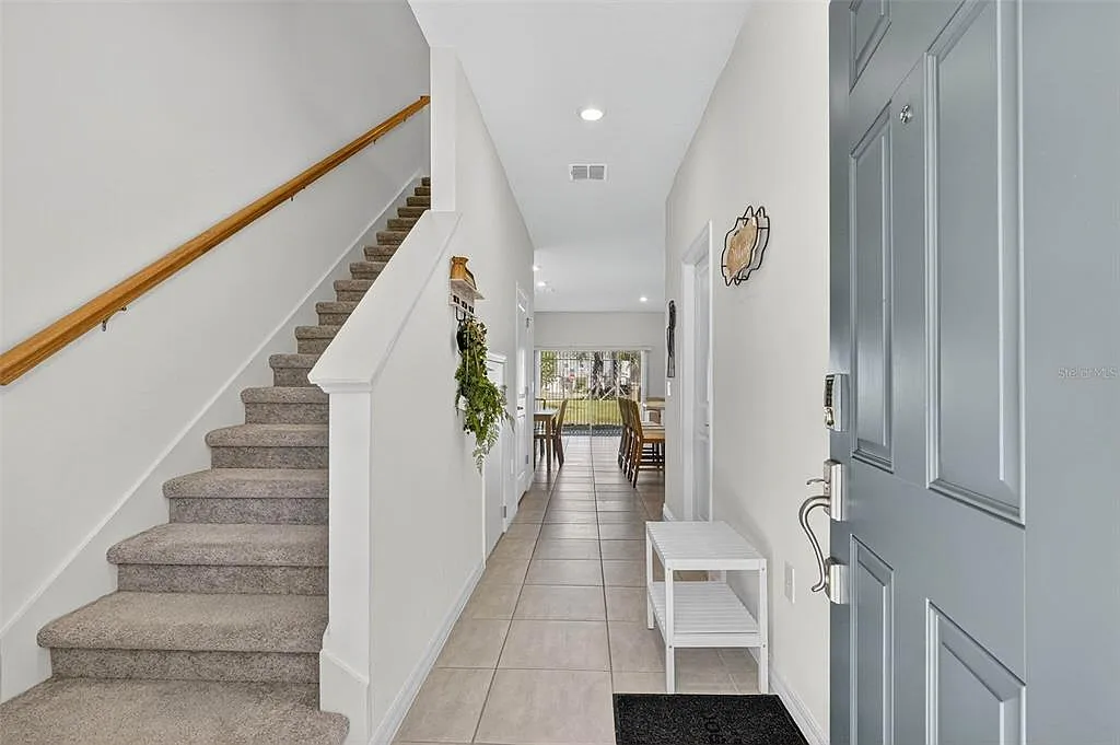 3 bed, 2.5 bath, 1550 sqft, $2,200 — Photo 3