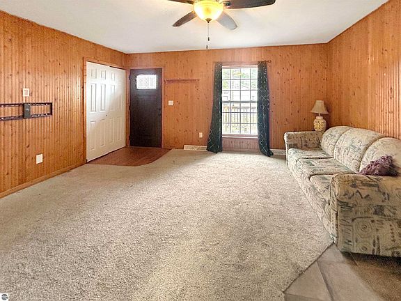 4th image of 1476 Cedar Ct