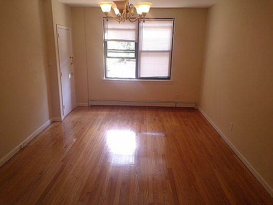 4th image of 7238 Yellowstone Blvd Floor 1