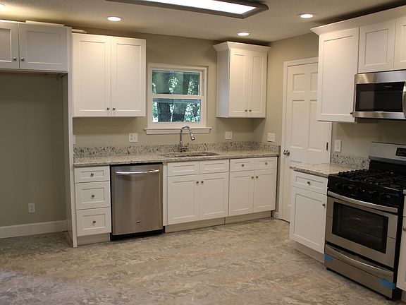 5th image of 6400 Lake Meadows Dr