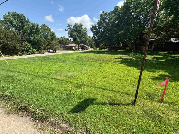 1761 Trowman Way, Emporia, KS 66801