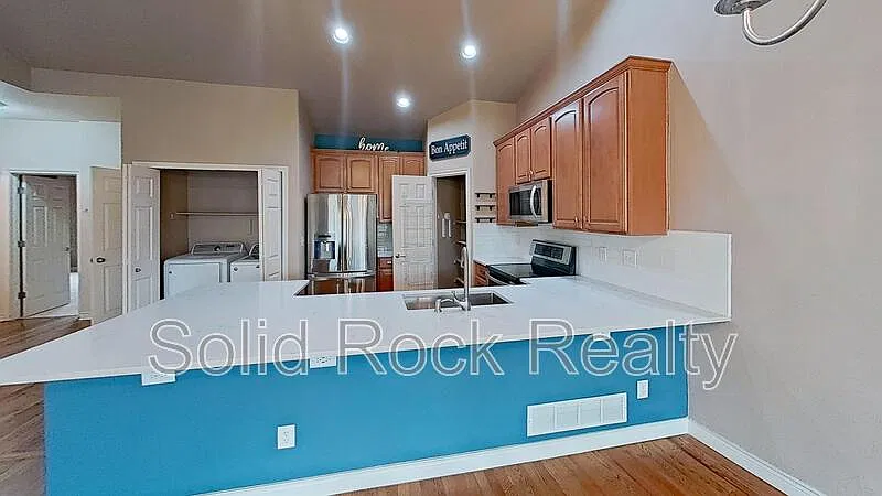 4 bed, 3.0 bath, 2541 sqft, $2,700 — Photo 4