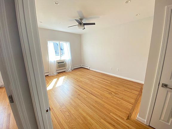 4th image of 244 Bowne St #B