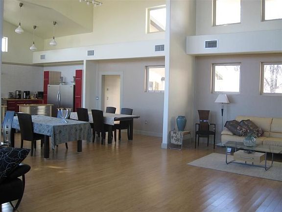 3rd image of 18 Silver Ln