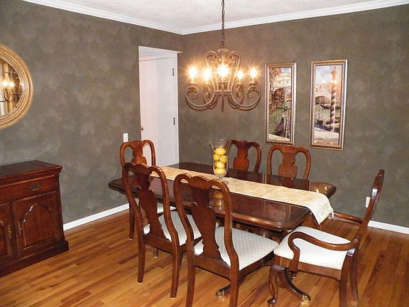2nd image of 18 Glen Cove Dr