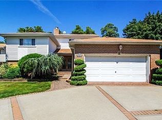 21 Wallace Dr, Plainview, NY 11803