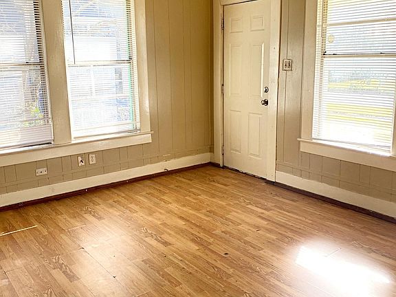 2nd image of 2046A Grand St