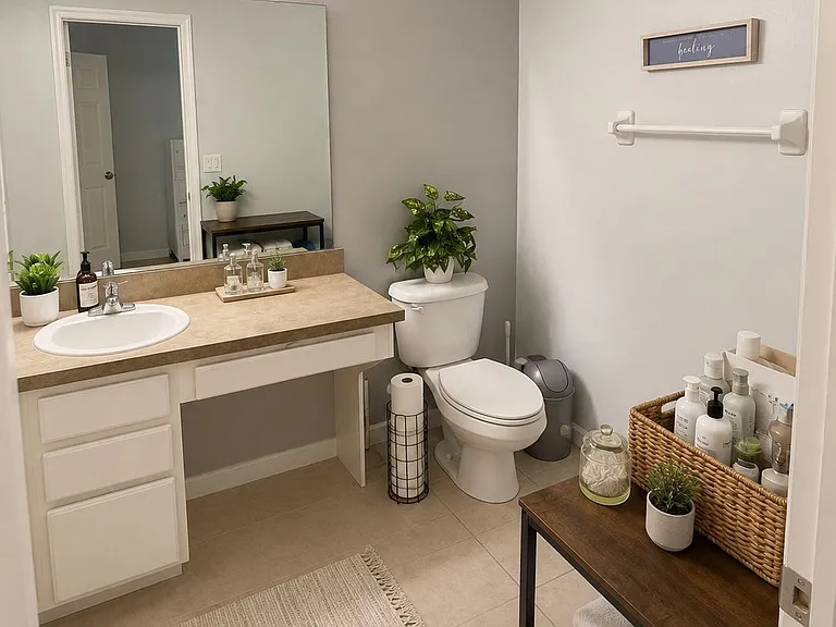 Full Bathroom Master Room 1
