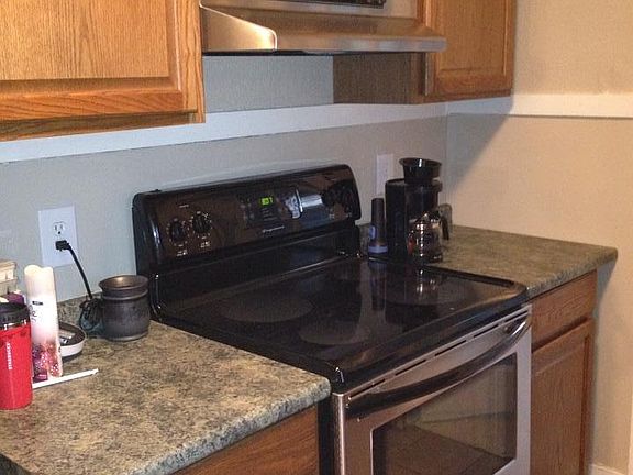 Kitchen. Stove has smooth cooking surface.