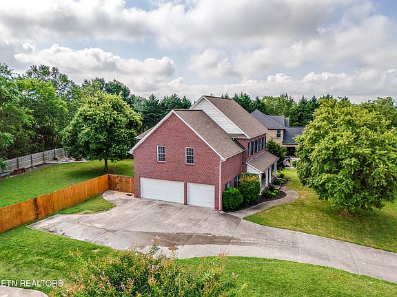 5th image of 300 Yellowstone Ln