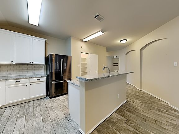 4th image of 8021 Valley Crest Dr