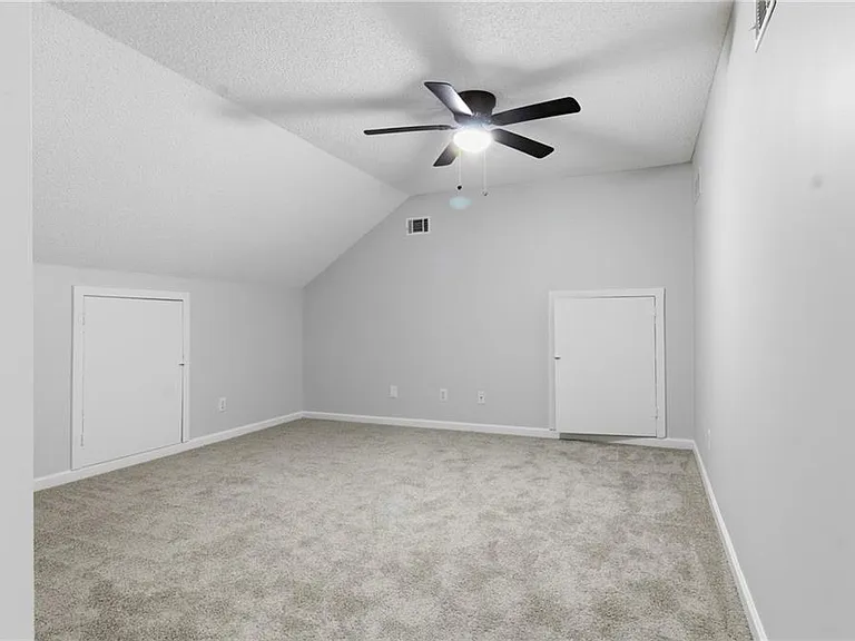 2110 Meadow View Ct — Photo 35