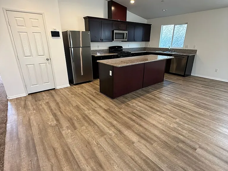 415 Welch Ave — Photo 8